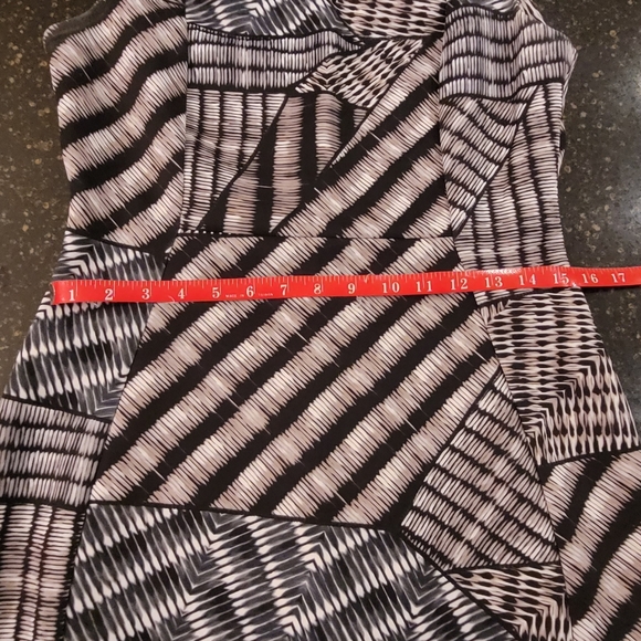 Dress - Picture 8 of 9